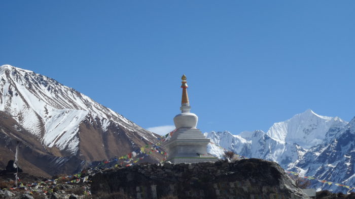 Stupa dans les montagnes